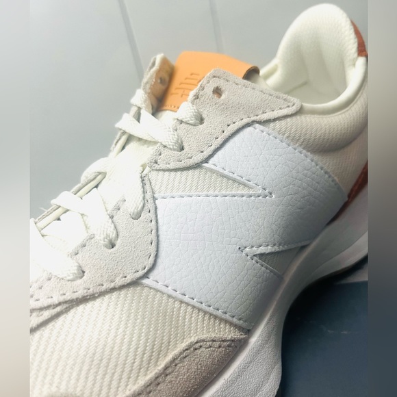 New Balance 327 Casual Sneakers Shoes various sizes White Cream Brown size 9.5
